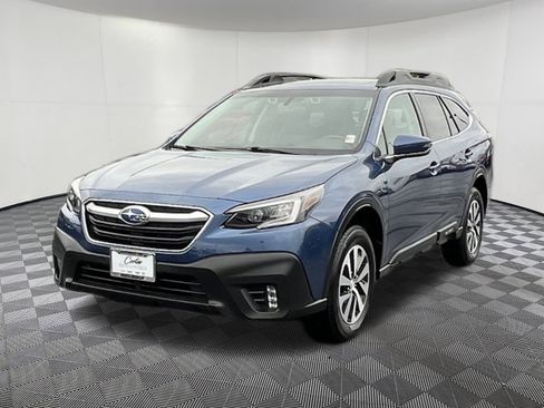 Used 2022 Subaru Outback Premium image 3