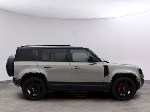 Certified 2024 Land Rover Defender 110 X-Dynamic SE AWD/4WD image 4