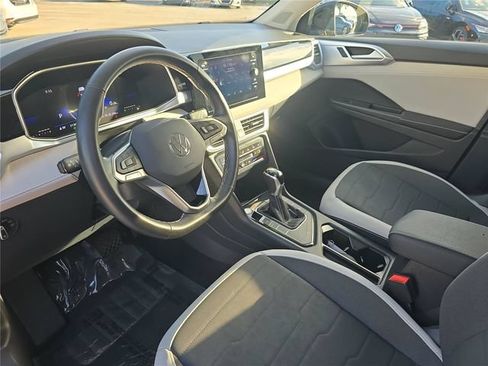 Used 2025 Volkswagen Taos SE FWD image 14