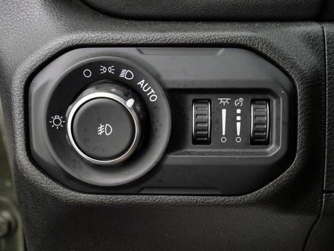 Used 2021 Jeep Wrangler Unlimited Sahara w/ LED Lighting Group AWD/4WD image 24