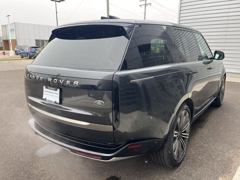 Certified 2023 Land Rover Range Rover SE image 3
