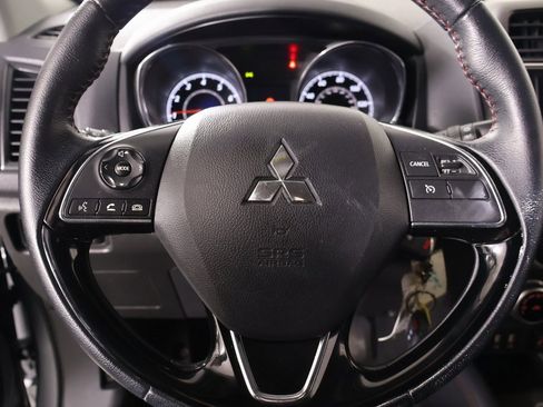 Used 2024 Mitsubishi Outlander Sport LE image 3