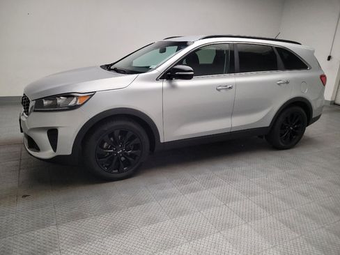 Used 2020 Kia Sorento S FWD image 2