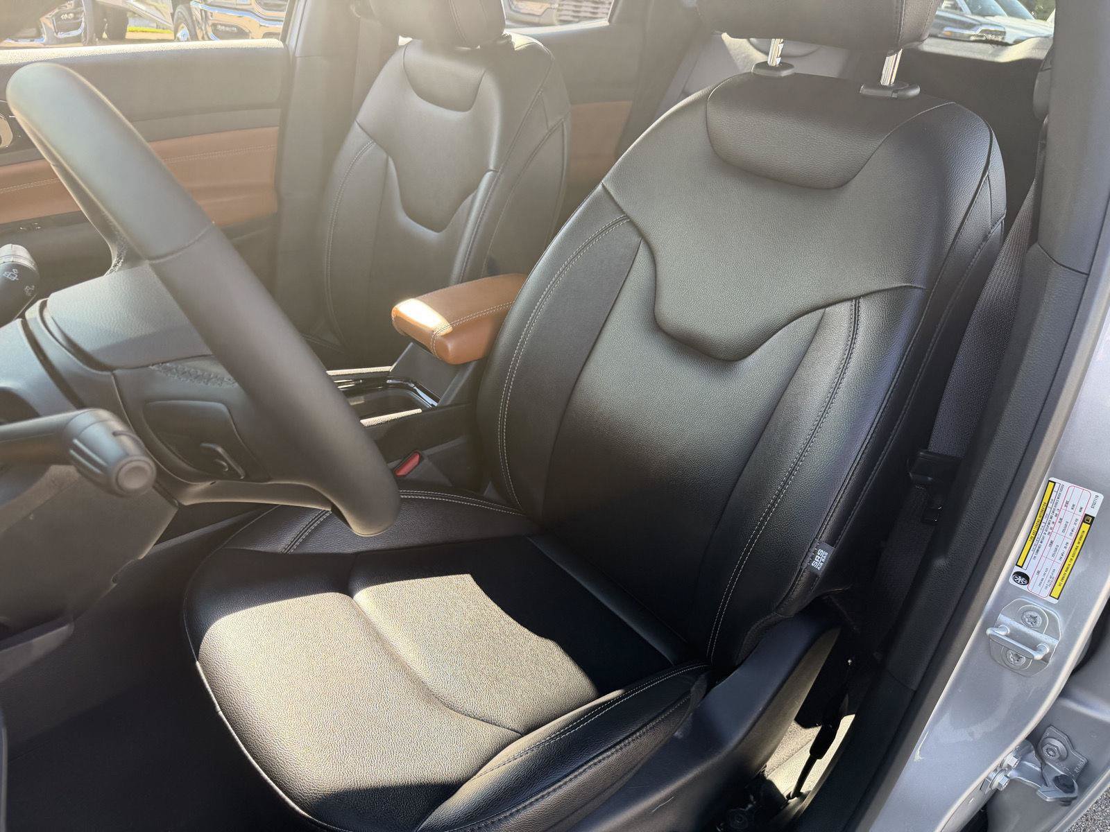 Certified 2025 Jeep Compass Limited AWD/4WD image 12