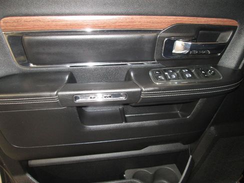 Used 2013 RAM 1500 Laramie w/ Convenience Group AWD/4WD image 6