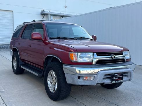 Used 2001 Toyota 4Runner SR5 AWD/4WD image 3