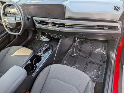 Used 2025 Kia K4 LXS image 30