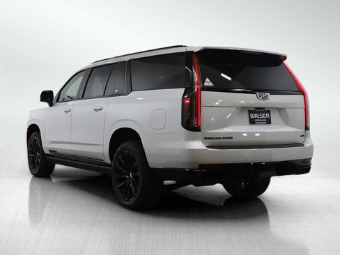 Used 2023 Cadillac Escalade ESV Sport Platinum w/ LPO, ONYX Package image 3