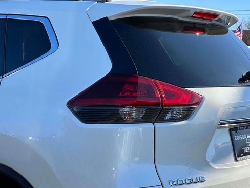 Used 2019 Nissan Rogue SL w/ Premium Package image 8