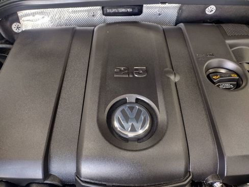 Used 2013 Volkswagen Beetle 2.5 Fender FWD image 9