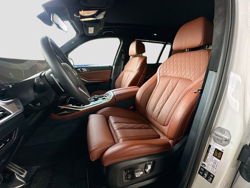 Used 2025 BMW X7 M60i image 22