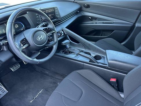 Used 2025 Hyundai Elantra Sport FWD image 9