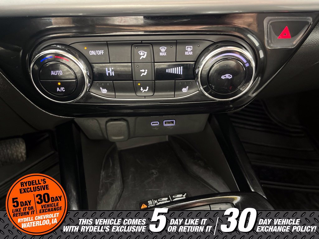 Used 2025 Chevrolet Trax LT w/ Sunroof Package FWD image 30