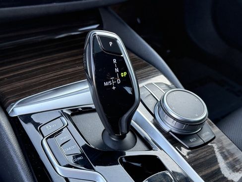 Used 2021 BMW 530i w/ Convenience Package image 27