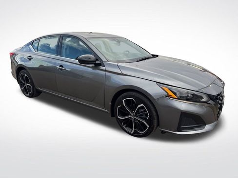 Used 2023 Nissan Altima 2.5 SR AWD/4WD image 7