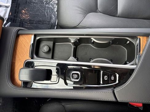 Certified 2023 Volvo XC90 T8 Plus w/ Protection Package Premier image 23