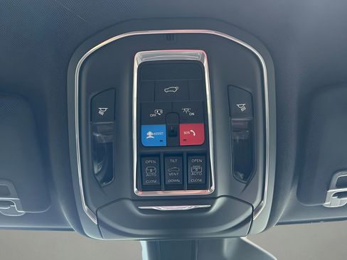 New 2025 Jeep Grand Cherokee Limited w/ Luxury Tech Group II AWD/4WD image 19