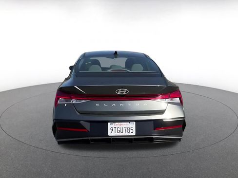 Used 2025 Hyundai Elantra SEL image 12
