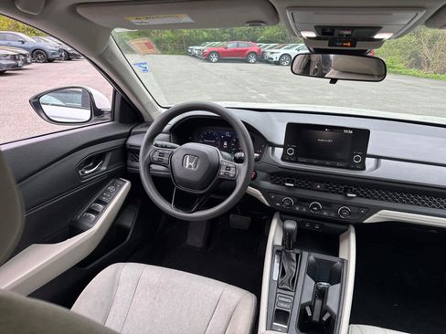 Used 2023 Honda Accord EX image 32