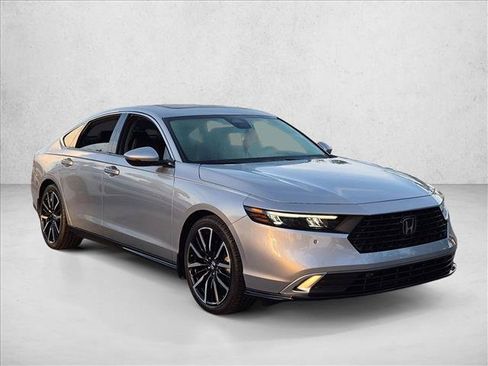 Used 2025 Honda Accord Touring image 3