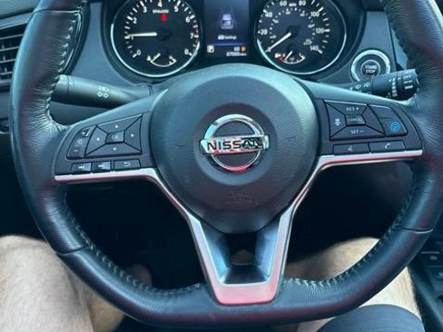 Certified 2019 Nissan Rogue SV w/ Sun & Sound Touring Package FWD image 8