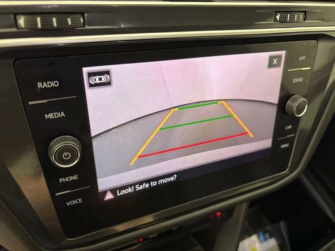 Used 2024 Volkswagen Tiguan SE FWD image 37