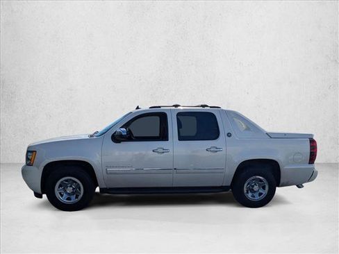 Used 2013 Chevrolet Avalanche LTZ image 5