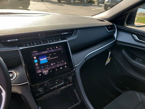 New 2025 Jeep Grand Cherokee Altitude RWD image 15