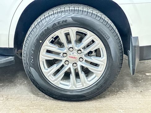 Used 2024 GMC Yukon SLT w/ SLT Luxury Package AWD/4WD image 55