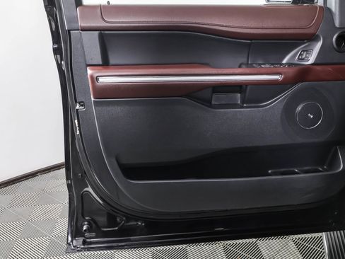 Used 2023 Ford Expedition Limited image 34