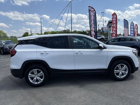 Used 2024 GMC Terrain SLE FWD image 14