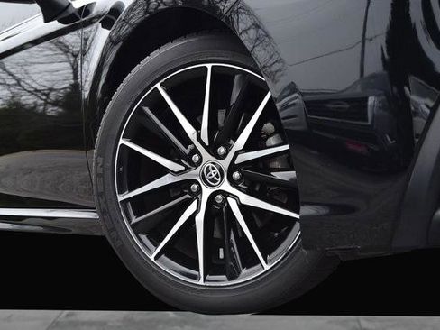 Used 2021 Toyota Camry SE image 3