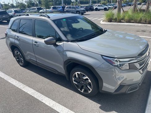 Used 2025 Subaru Forester Limited AWD/4WD image 3