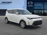 Used 2023 Kia Soul LX image 2