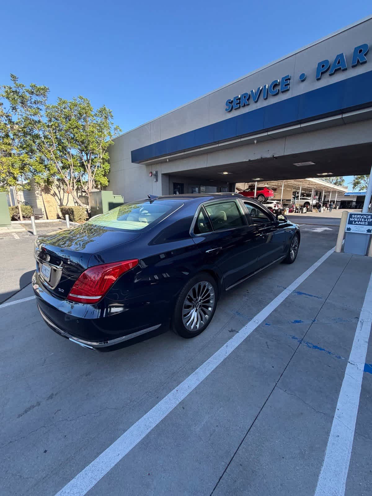 Used 2018 Genesis G90 5.0 Ultimate RWD image 6