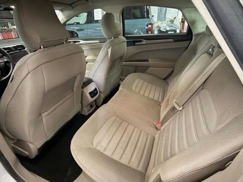 Used 2019 Ford Fusion SE FWD image 23