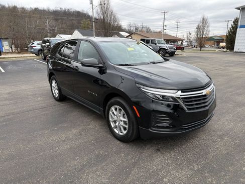 Used 2023 Chevrolet Equinox LS w/ LS Convenience Package image 2