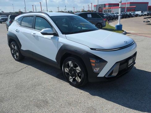 Used 2024 Hyundai Kona SEL FWD image 2