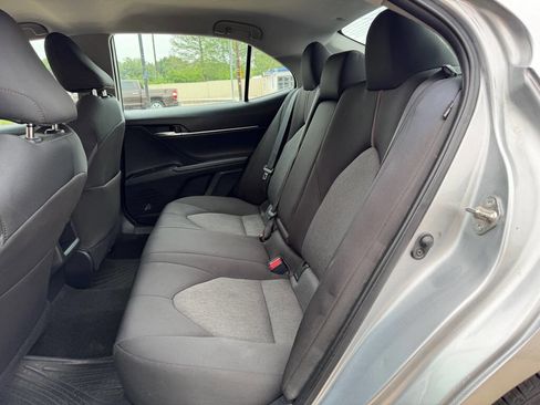 Used 2019 Toyota Camry LE FWD image 11