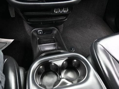 Used 2023 Chrysler Pacifica Touring-L w/ S Appearance Package FWD image 11