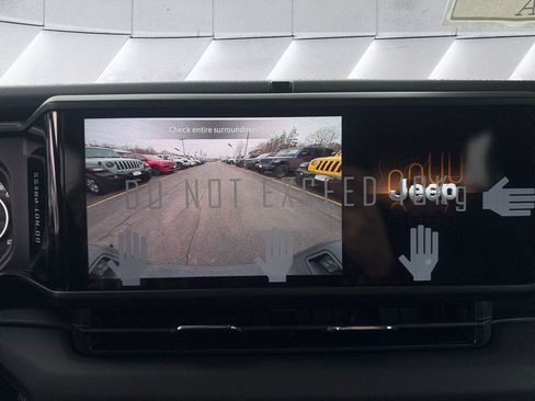 New 2026 Jeep Gladiator Sport AWD/4WD image 15