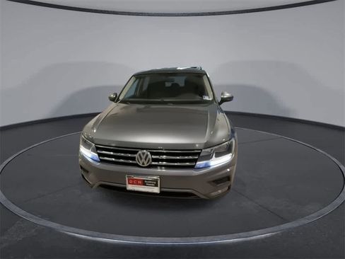 Used 2018 Volkswagen Tiguan SEL image 3
