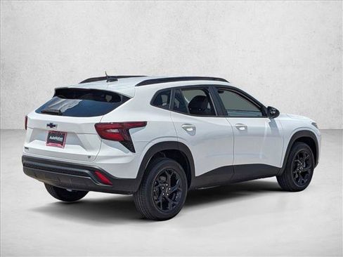 New 2026 Chevrolet Trax LT w/ Driver Confidence Package FWD image 2