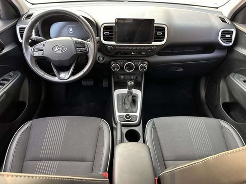 Used 2025 Hyundai Venue Limited FWD image 20