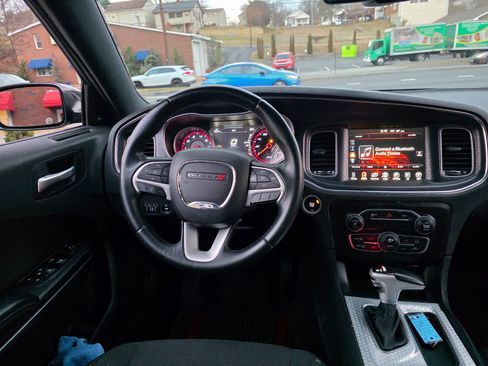 Used 2016 Dodge Charger SXT image 17