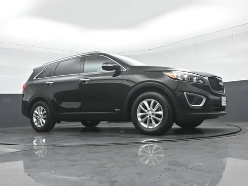Used 2017 Kia Sorento AWD image 48