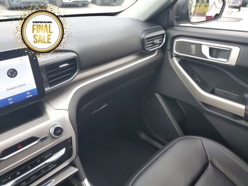 Used 2022 Ford Explorer XLT w/ Equipment Group 202A image 31