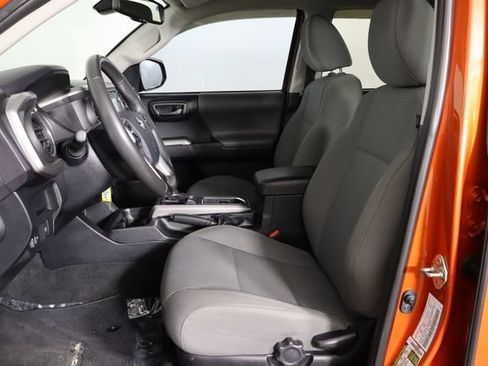 Used 2018 Toyota Tacoma SR5 RWD image 11