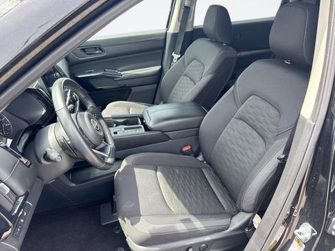 Used 2025 Nissan Pathfinder SV FWD image 11