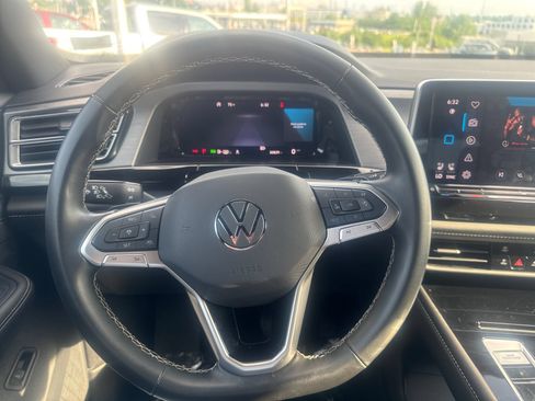 Used 2025 Volkswagen Atlas Cross Sport SE AWD/4WD image 9